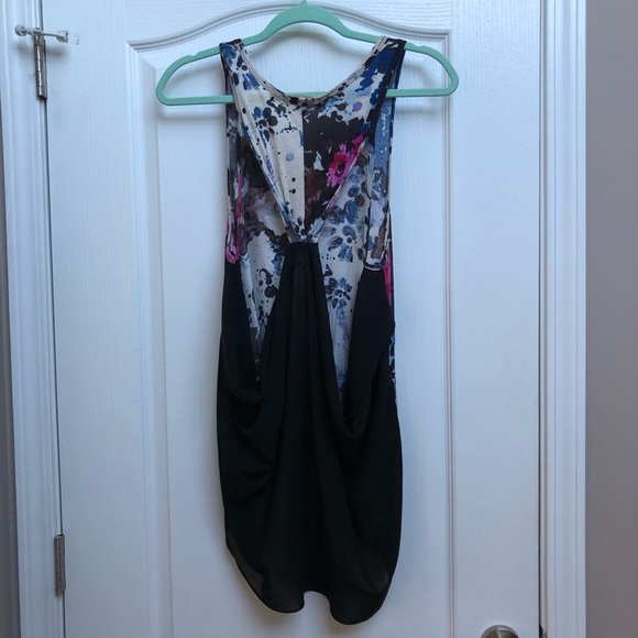 Painted Threads High-Lo Floral Top With Open Back - Picture 11 of 11